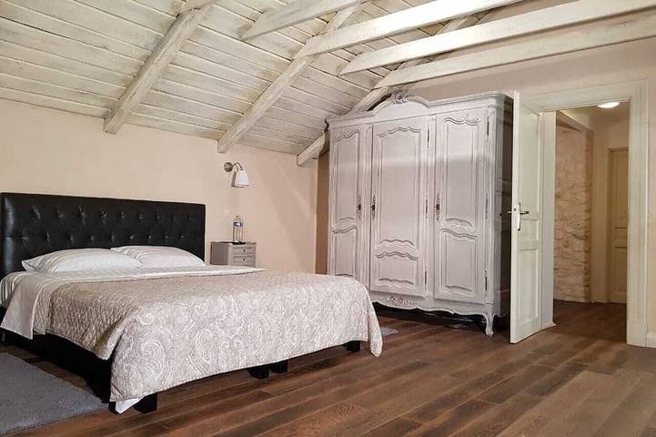 Location de vacances pour 6 personnes, avec jacuzzi à Flaujagues - 2