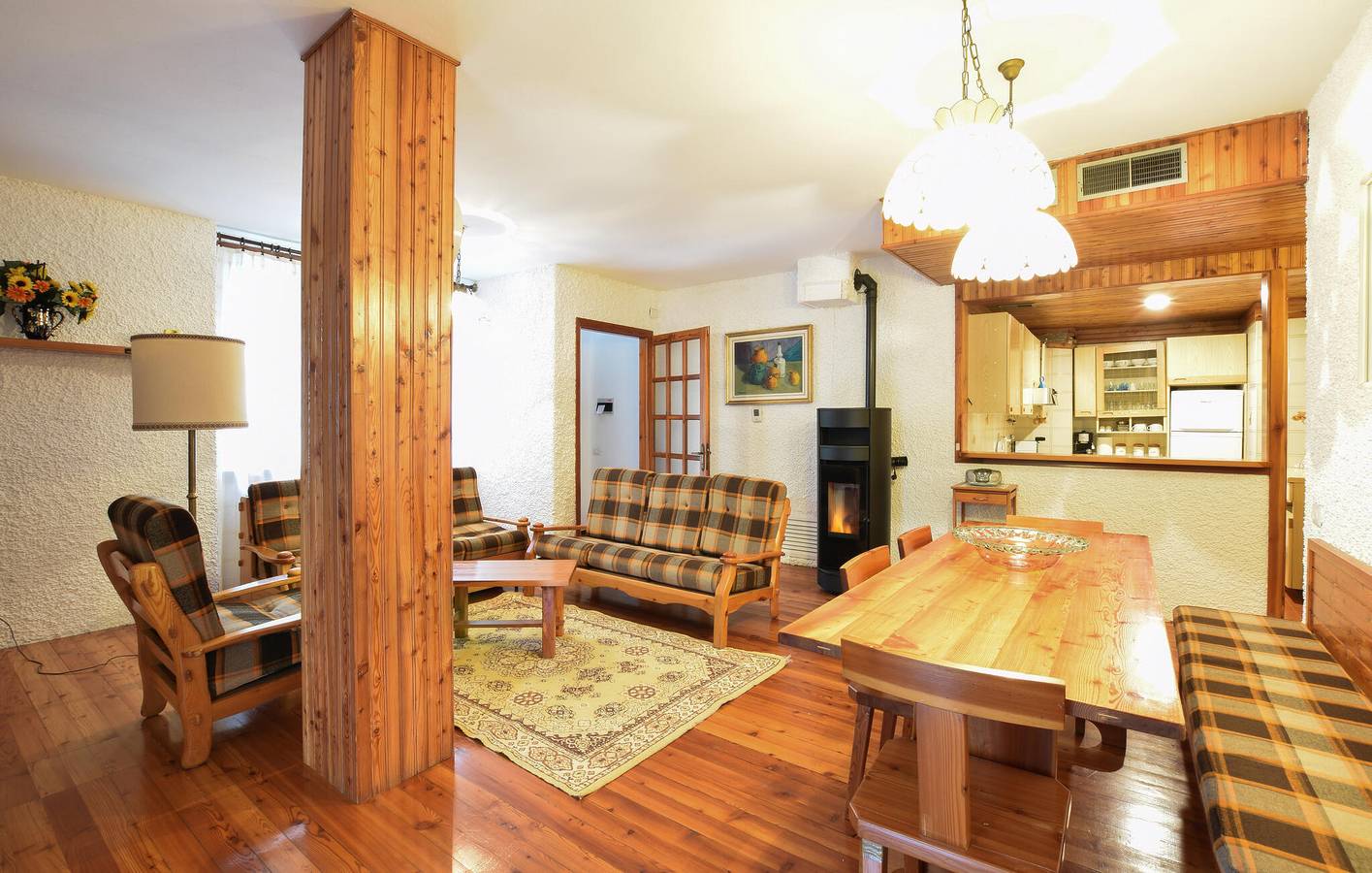 Ganze Ferienwohnung, Gemütliche Wohnung mit Parkplatz und Garten, 2 km von Roncobello in Roncobello, Bergamo Provinz