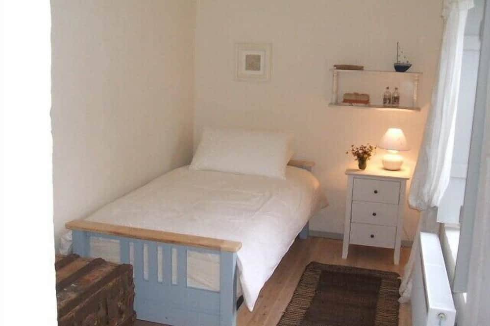 Traditional Failte Ireland 2025 Rustic Stone Cottage With Private River Fishing. in Connemara