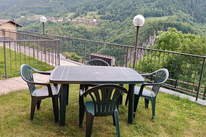 Gîte pour 4 personnes, avec Jardin à Colere