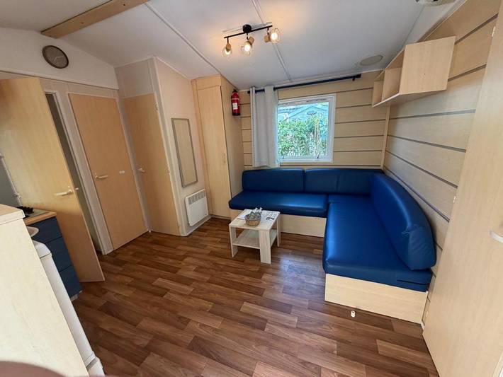 Camping pour 6 personnes, avec Terrasse ainsi que Jardin et Piscine à La Roque-d'Anthéron - 4