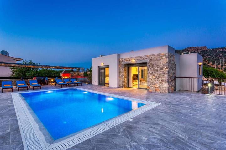 Villa pour 8 personnes, avec Terrasse et Jardin ainsi que Piscine et Vue
