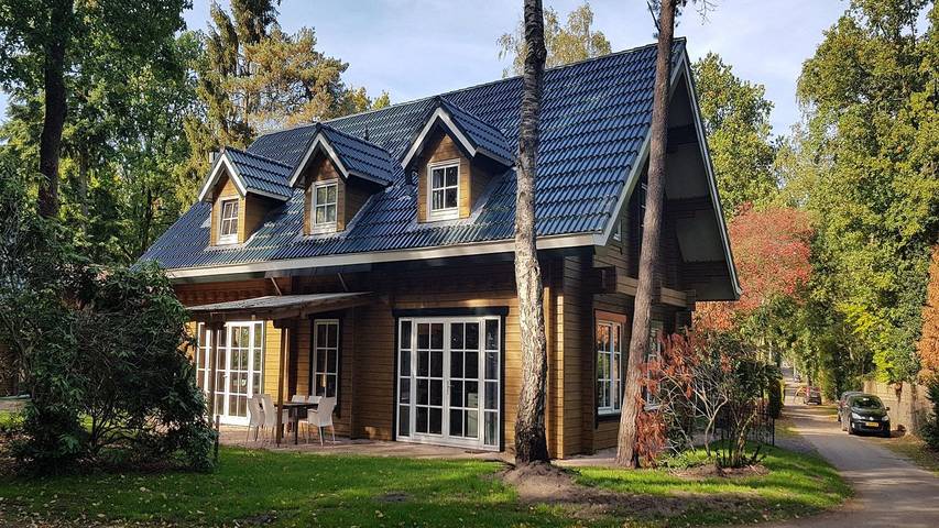 Vakantiehuis voor 17 personen, met zwembad en tuin in Hoenderloo