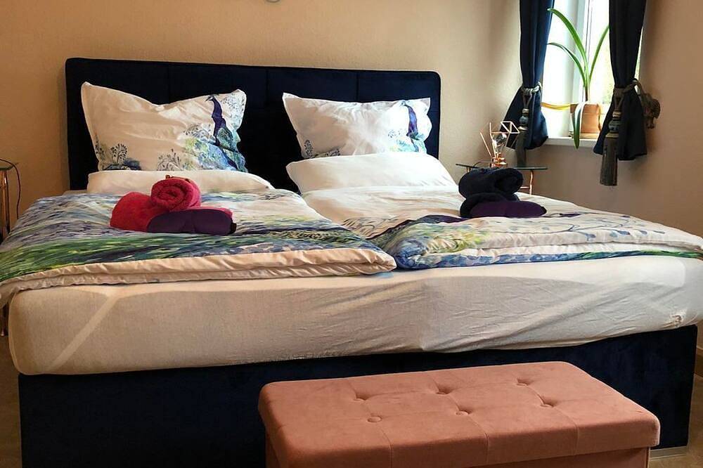 Ganze Wohnung, Ferienwohnung 4 \"Pfau\" - Villa Hainberg in Neuhausen/Erzgebirge, Chemnitz und Umgebung