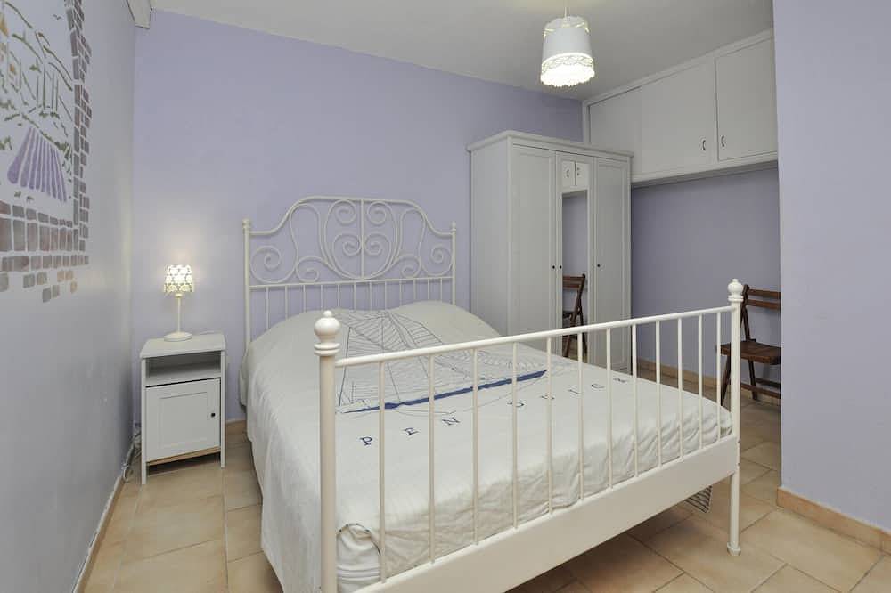 Entire apartment, 2 bedroom cozy apartment in Spéracèdes in Spéracèdes, Cannes region