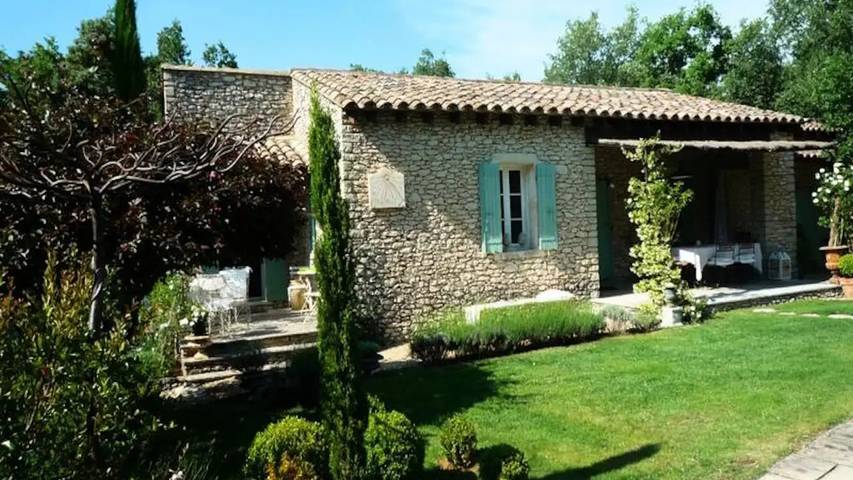 Ferienwohnung für 7 Personen, mit Pool und Garten in Lacoste