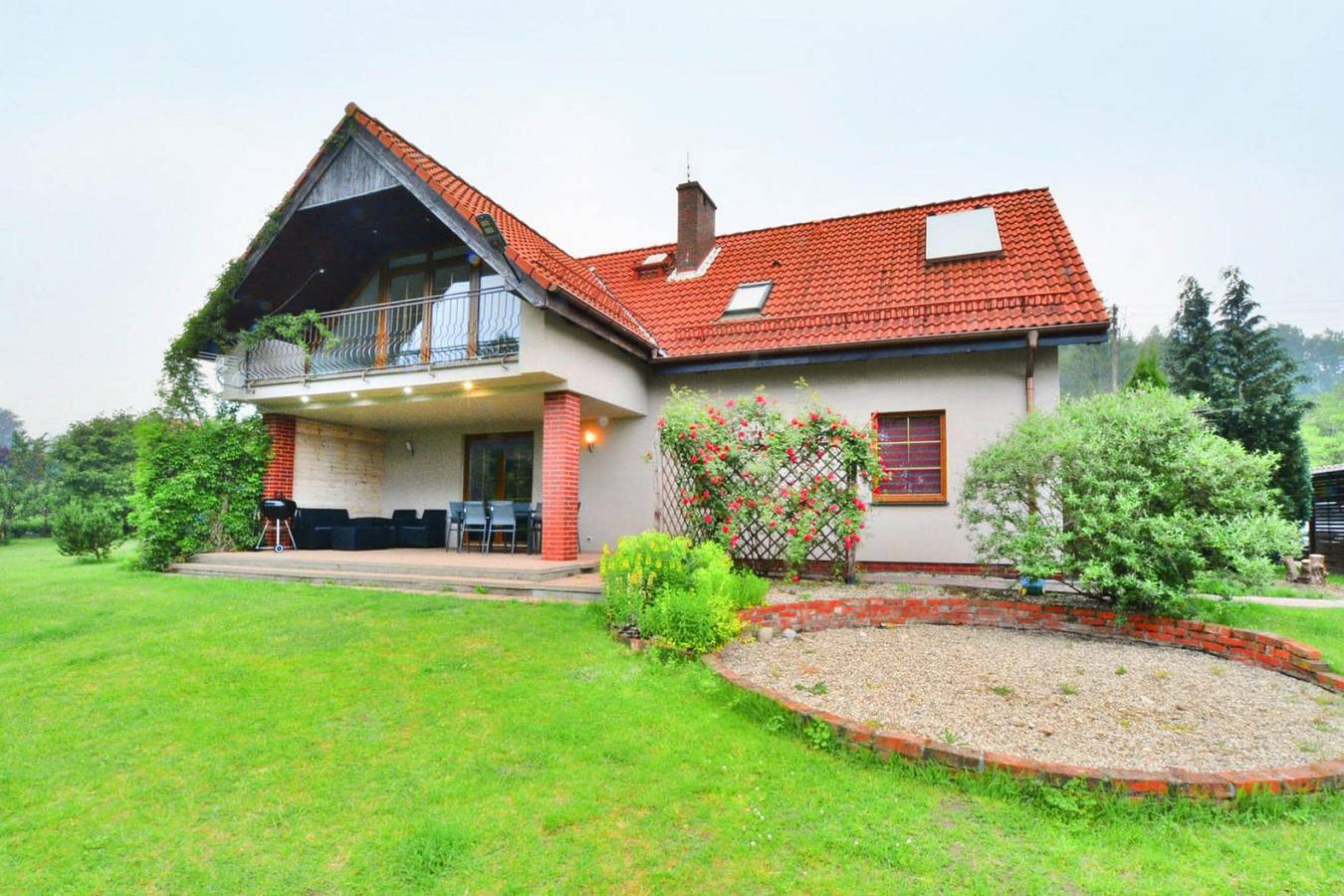 Willa w Święcianowie przy jeziorze Ostrowieckie in Powiat sławieński