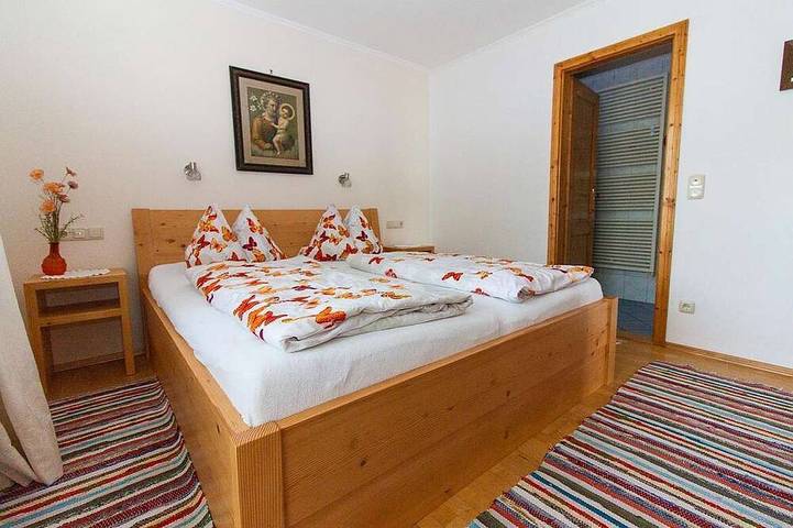 Ganze Wohnung, Ferienwohnung mit Südbalkon in Riedering, Chiemgauer Alpen