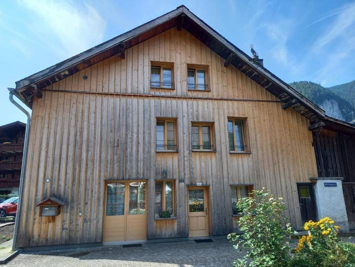 Chalet pour 8 personnes, avec balcon à Saanen