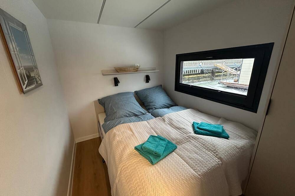 Stilvolles Hausboot \"Nikolai\", privater Bio-Sauna + Panorama-Dachterrasse in Stralsund, Stralsund Umland