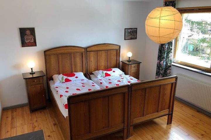 Ganze Wohnung, Geräumiges Feriendomizil (90 m2) mit Balkon in Neunburg vorm Wald, Naturpark Oberpfälzer Wald