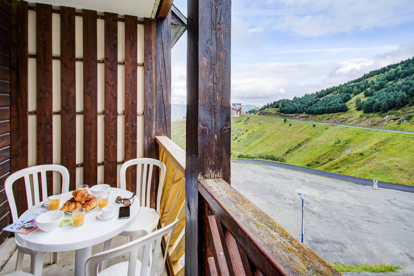 Appartement entier, Appartement de vacances pour 4 personnes avec balcon in Germ, Pyrénées