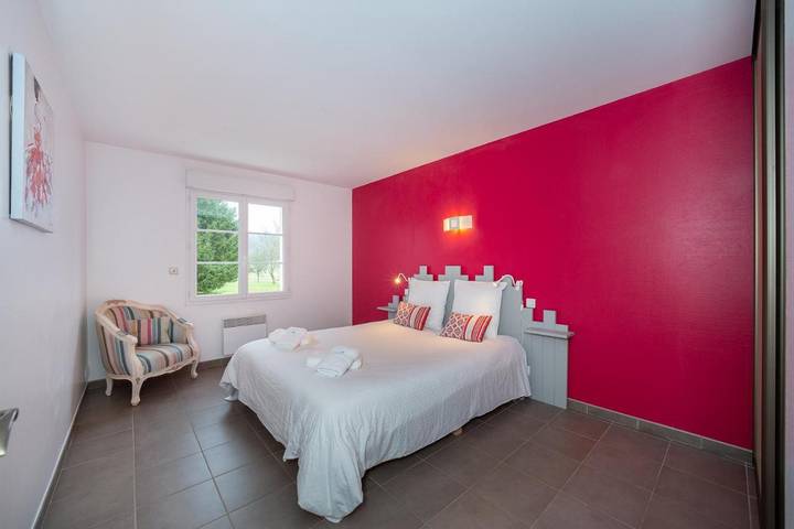 Location de vacances pour 8 personnes, avec vue et terrasse à Saint-Ciers-du-Taillon - 3