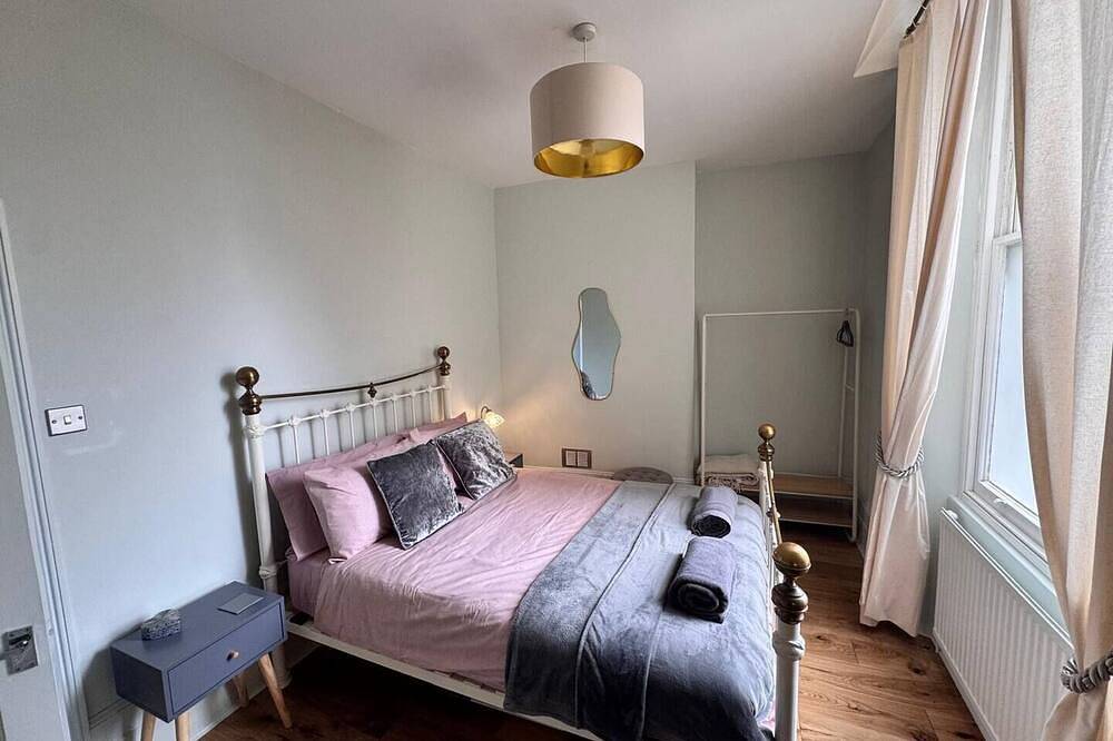 Entire apartment, Newly Refurbished - Margate Sunset Retreat - Direct Sea Views in Botany Bay, Kent