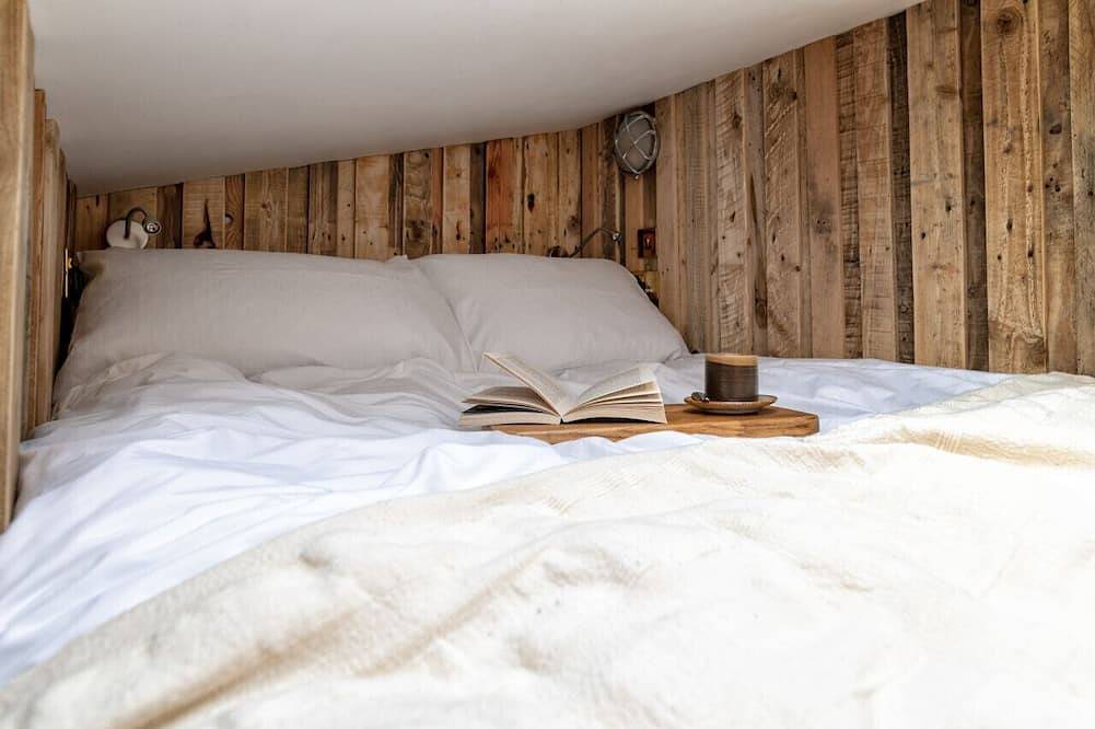 Delightful forest View Cabin with hot tub in Cairngorms in Ballater, Cairngorms National Park