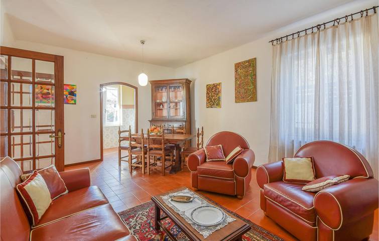 90m² Apartment with Fire Pit, Kitchenette & Internet in Santo Stefano di Magra, Natural Park of Montemarcello-Magra-Vara