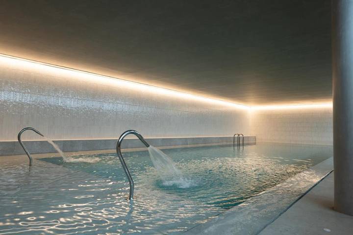 Hôtel pour 2 personnes, avec sauna ainsi que piscine et terrasse