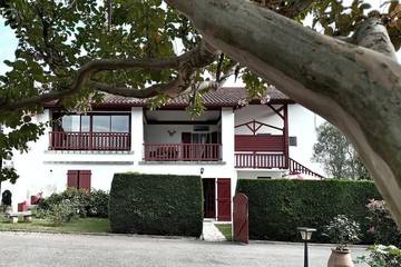 Gîte pour 4 personnes, avec jardin à Mendionde