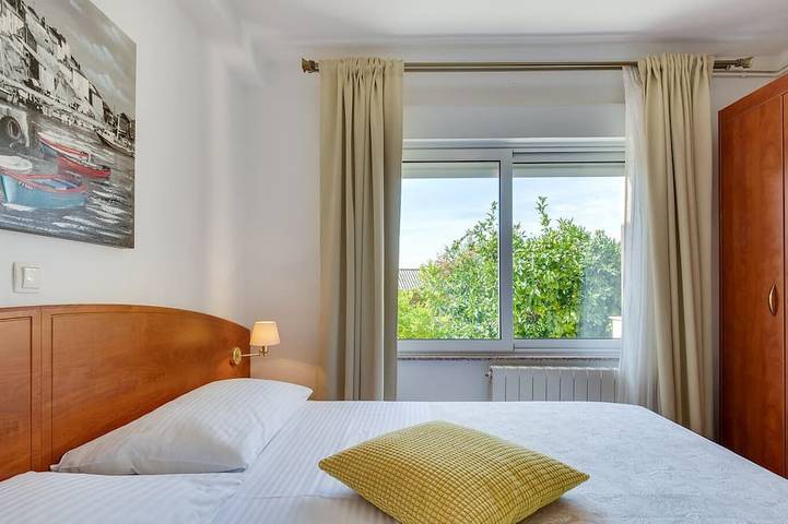 Ferienwohnung für 5 Personen, mit Balkon und Garten sowie Pool in Rab Stadt - 4