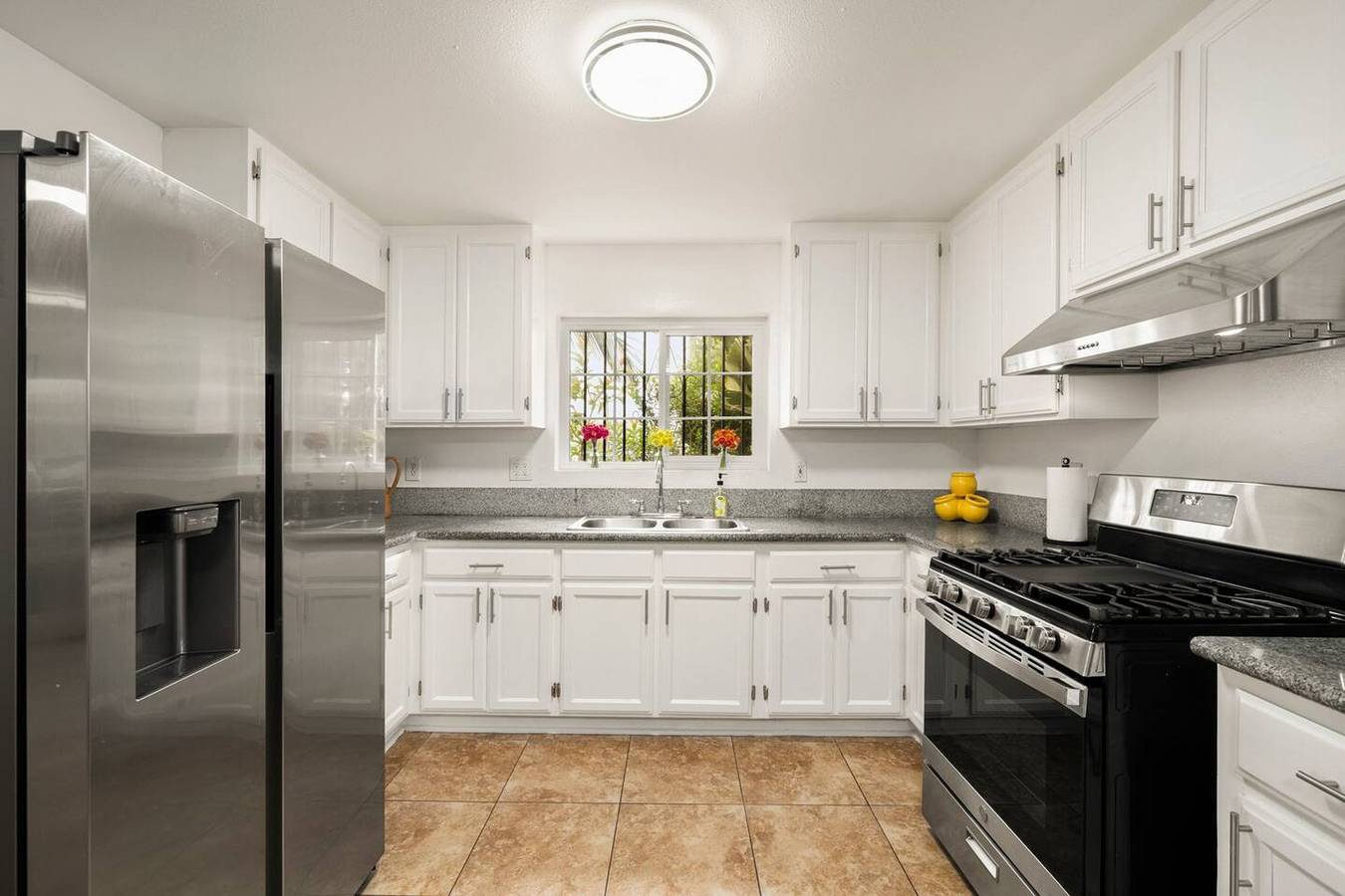 Lanzit Bnb - 35 Percent off June! Low Fees! in Los Angeles, Los Angeles County