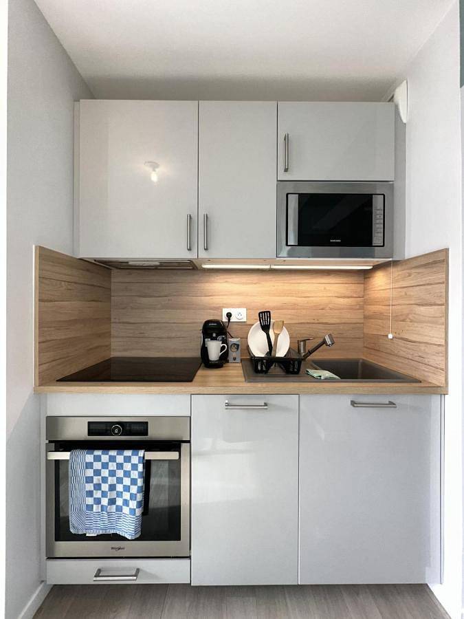 Appartement entier, Cozy T2 au pied de la gare in Évry-Courcouronnes, Essonne