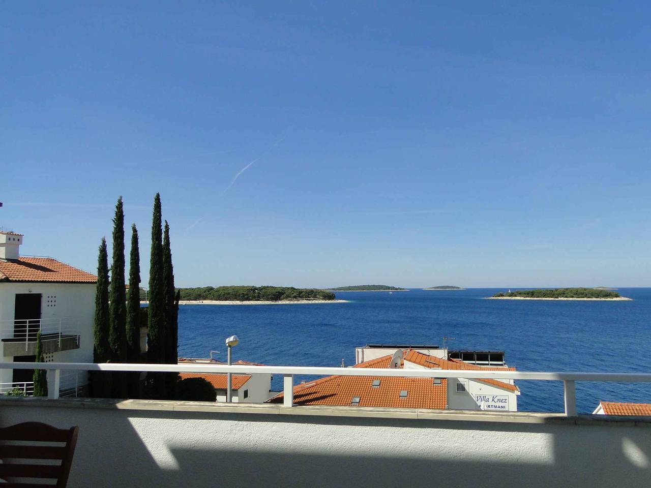 Hel ferieleilighet, Holiday flat with balcony and sea view  in Primosten, Šibenik-Knin