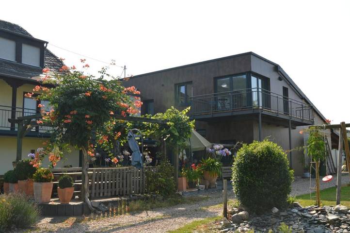 Ferienwohnung für 5 Personen, mit Balkon und Terrasse sowie Garten und Ausblick in Köwerich