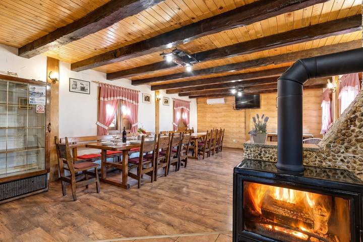 Rustic Cottage With Heated Pool in Zagreb und Umgebung