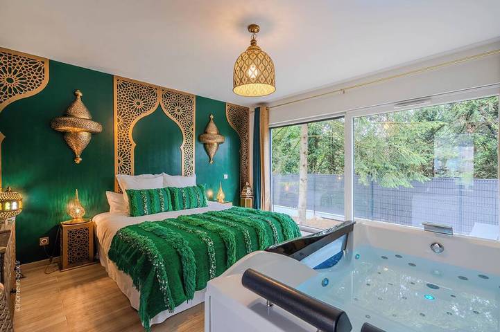Riad Majorelle House With Jacuzzi Near Disney in Nanteuil-lès-Meaux, Sena y Marne