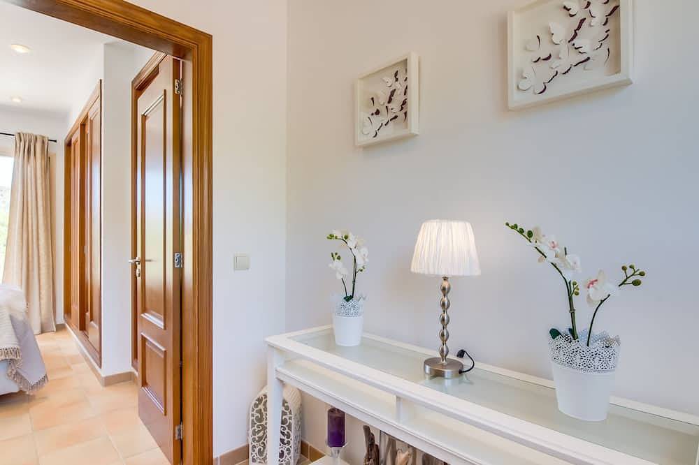 Luxusferienhaus mit Meerblick direkt oberhalb des Strandes von Cala Mesquida in Cala Mesquida, Capdepera