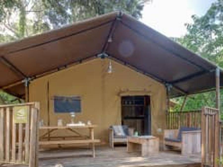 Camping Sandaya - Le Plein Air Des Chênes - Tente en toile et en bois 5 personnes - Lodge Safari 5p 2ch **** in Clapiers, Côte d'Améthyste