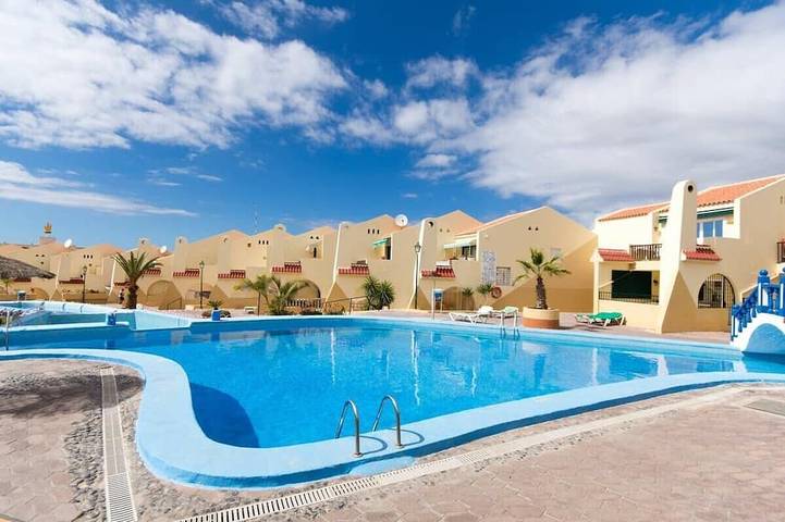 Apartment for 4 people, with pool and balcony as well as garden in Mare Verde