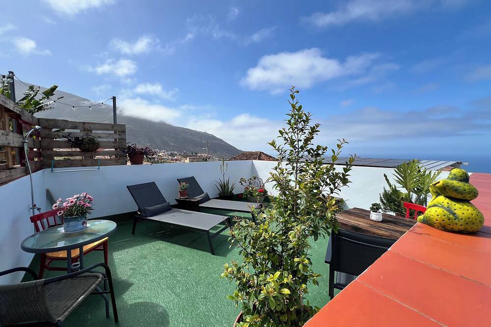 Charming Little Home Terrace with wonderful ocean and mountain views. Fast Wi-Fi in Realejo Alto, Teneriffa Nord