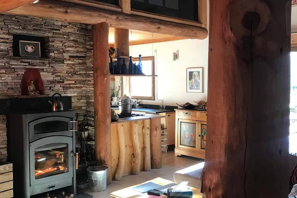 Une Chambre d'hôtes au coeur du chalet Mitja, calme et bien être assurés ! in La Cabanasse, Parc naturel régional des Pyrénées catalanes
