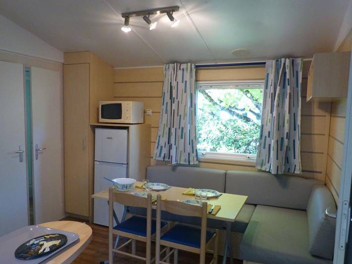 Camping Le Clos de La Lère - Mobilheim 6 personen - Mobilheim 28m² 2 Zimmer + 15 m² halbüberdachte Terrasse in Cayriech, Quercy