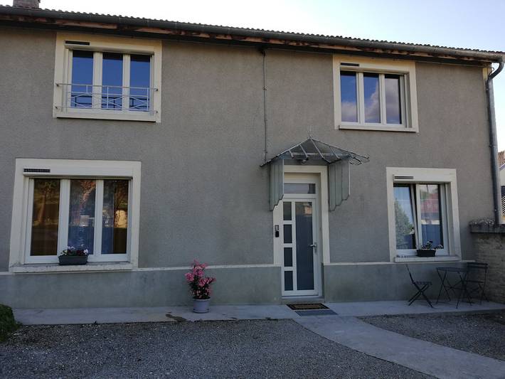 Gîte pour 9 personnes, avec terrasse et jardin à Maranville