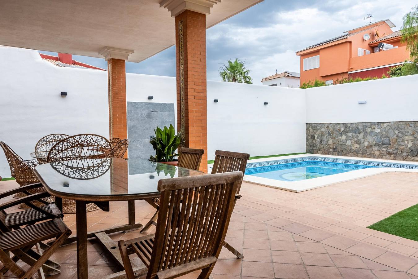 Villa 'Candeleria Sol y Piscina' con piscina privada, Wi-Fi y aire acondicionado in Bormujos, Provincia de Sevilla
