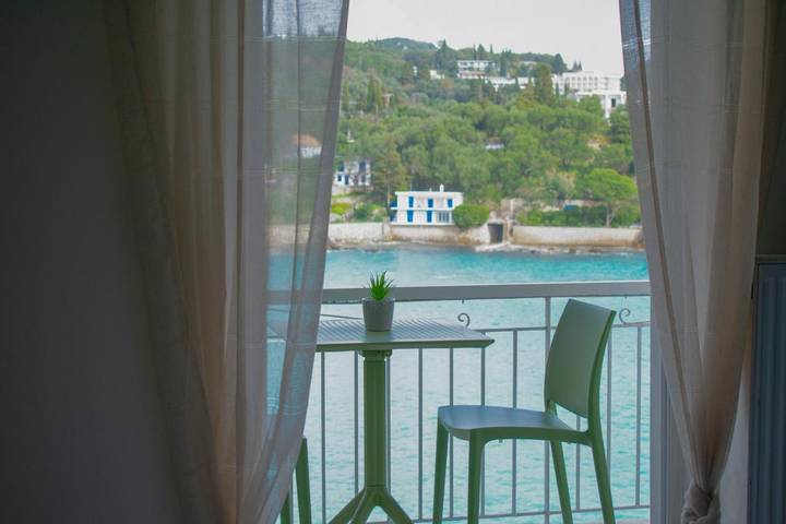 Appart’hôtel pour 2 personnes, avec Balcon et Terrasse ainsi que Jardin et Vue