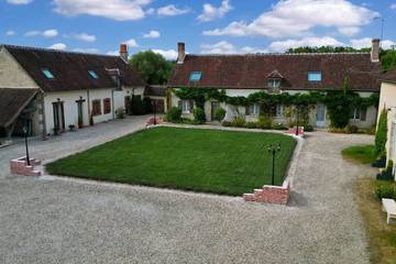 Gîte pour 22 personnes, avec jardin à Theillay