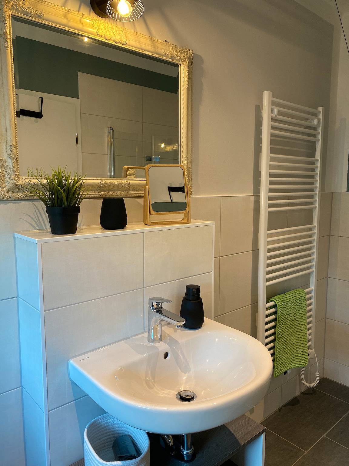 Studio entier, Appartement 'Zum Kölpiensee' avec terrasse partagée, jardin commun et Wi-Fi in Kölpinsee, Loddin