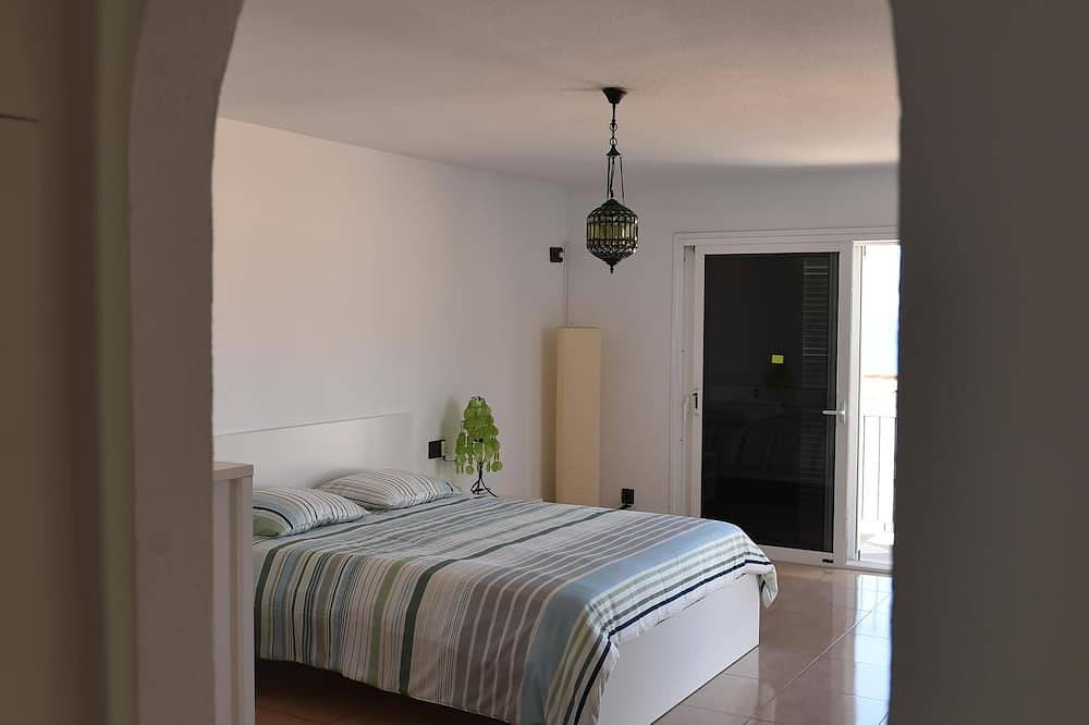 Apartamento entero, Atico 120m2, a 200m de la playa, mar y pueblo. in Morro del Jable, Pájara