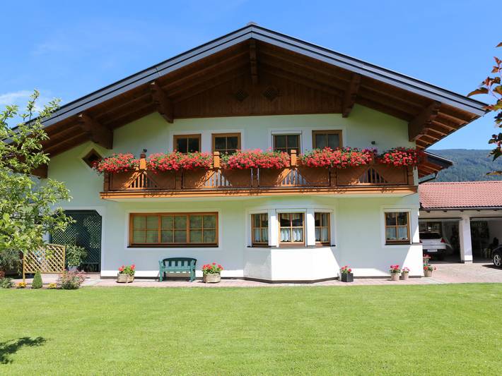 Ferienwohnung für 5 Personen, mit Terrasse und Garten sowie Ausblick in Radstadt