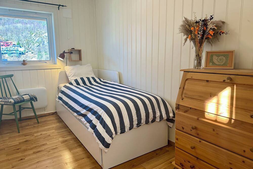 Cosy house with sunny balcony, mountains and fjord view! in Årstad, Bergen