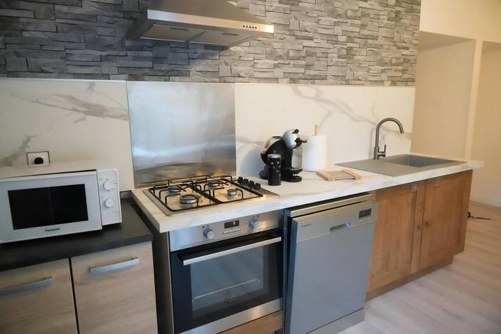 Gîte pour 3 personnes, avec vue et balcon à Venaco - 2