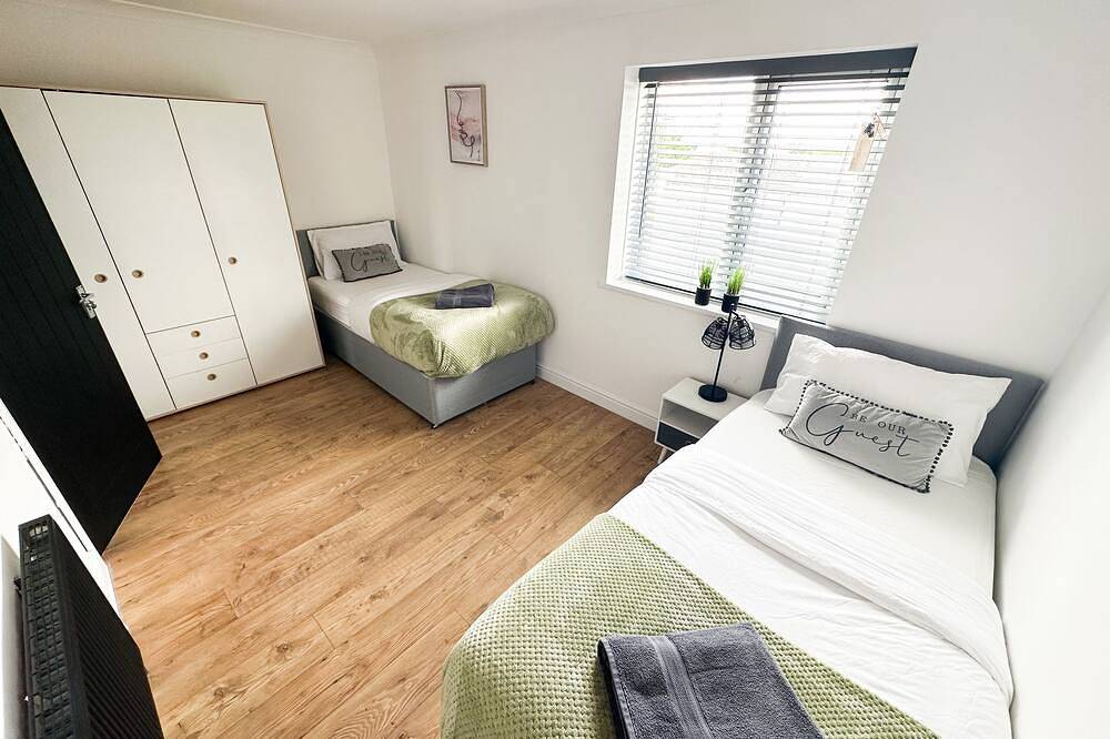 4-min drive from Nec/Bhx Airport/ - Sleeps 10 guest. in Solihull, Birmingham Area