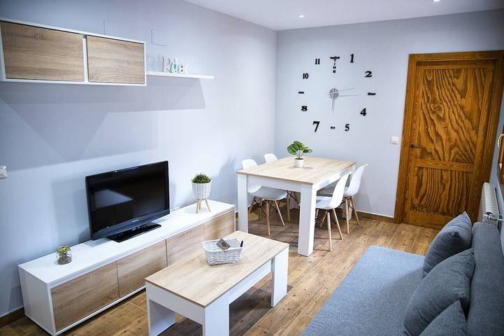 Gîte pour 6 personnes, avec terrasse et piscine - 1