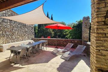 Agriturismo pour 12 personnes, avec jardin et piscine à Labastide-de-Virac