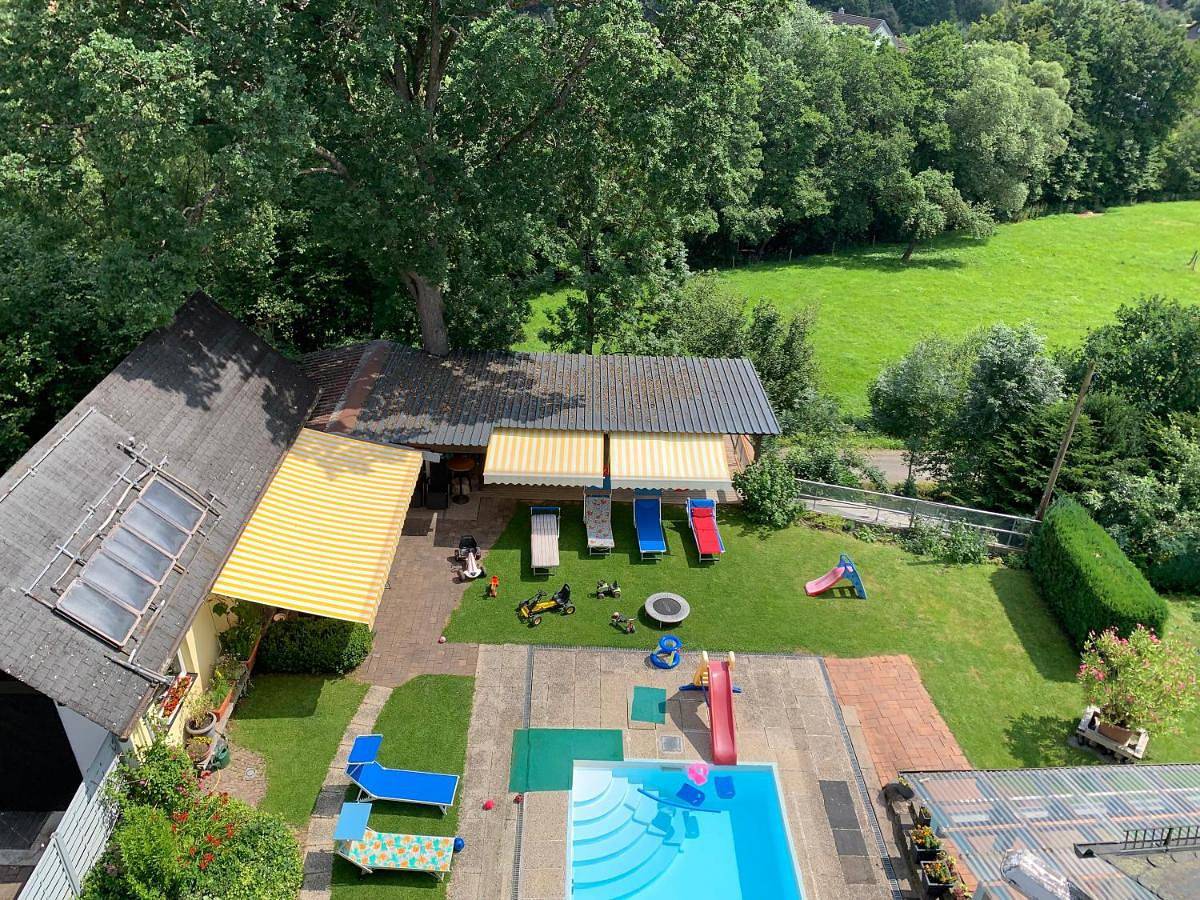 Geheel appartement, Pino24 Ferienwohnungen mit Pool und Sauna in Hallenberg, Hochsauerlandkreis