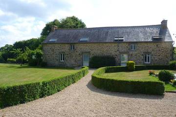 Gîte pour 7 personnes, avec piscine ainsi que jardin et terrasse à Guénin