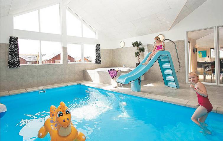 Ferienhaus für 18 Personen, mit Whirlpool und Garten sowie Pool und Sauna in Købingsmark Strand - 2